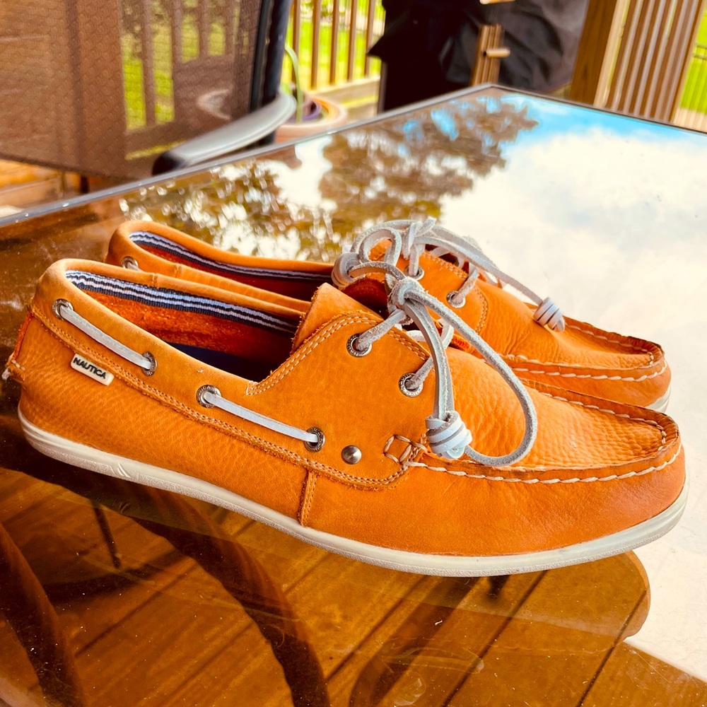 ❤️ FINAL SALE❗️ Nautica Leather, Top Sliders.  Very comfy, quality shoe